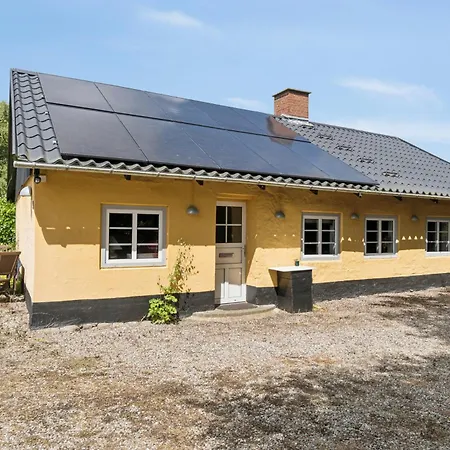Idyllisches Altes Mit Niedrigen Decken *