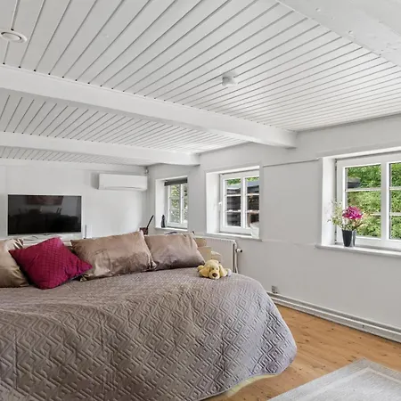 Ferienhaus Idyllisches Altes Mit Niedrigen Decken