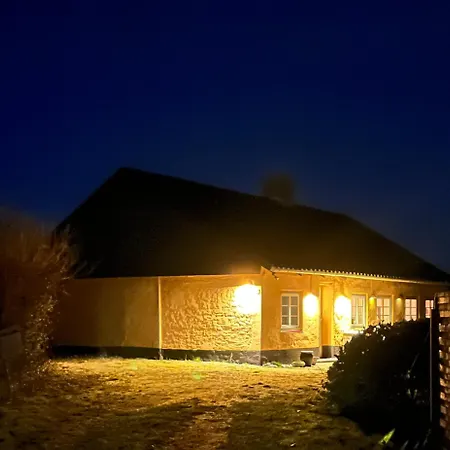 펜션 Idyllic Old With Ceilings Bredebro